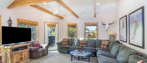 Fernseher, Videospiele, DVD-Player, Stereoanlage