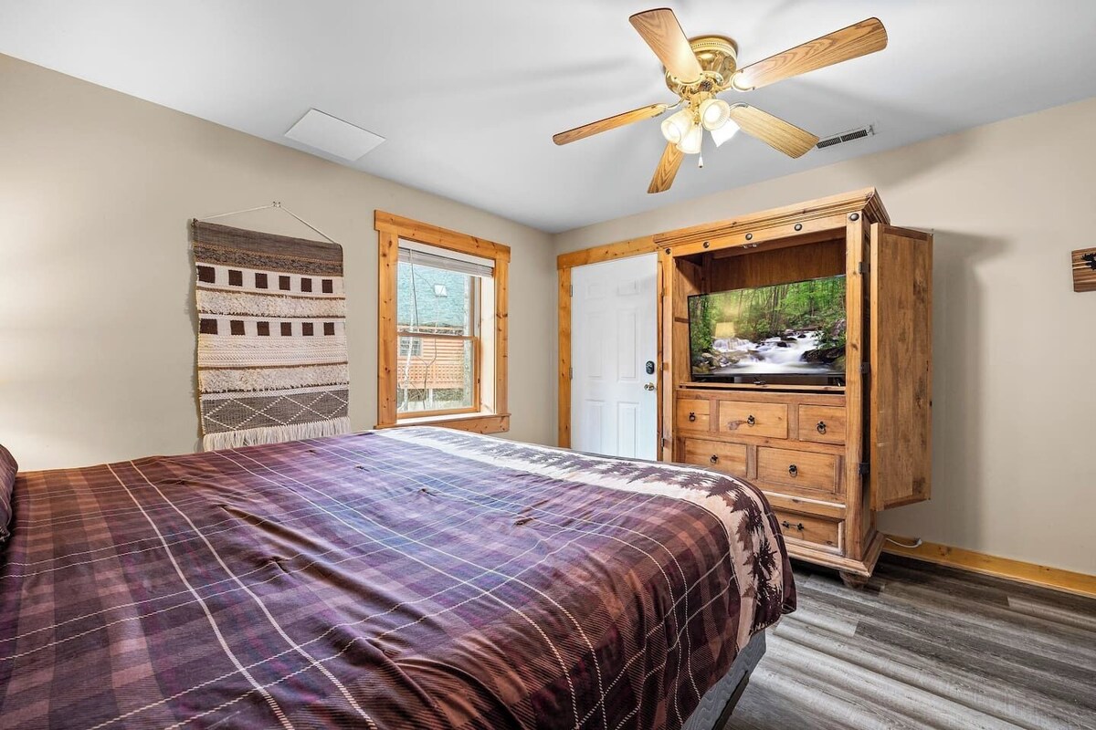 Photo 79 of Cabin Close To Downtown Gatlinburg,National park!