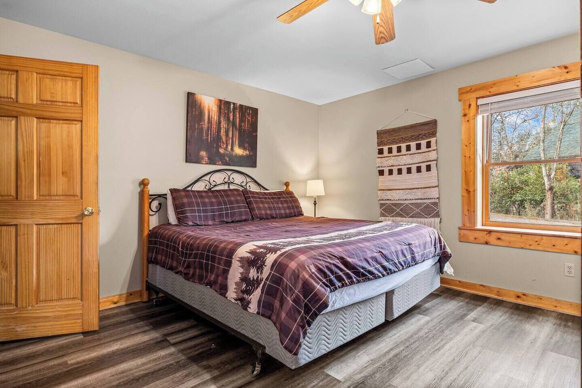 Photo 75 of Cabin Close To Downtown Gatlinburg,National park!