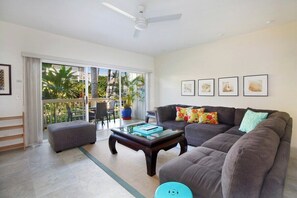 Flat-screen TV, DVD player, stereo