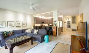 Flat-screen TV, DVD player, stereo - Regency 512 Poipu Style By Suite Paradise (Koloa)