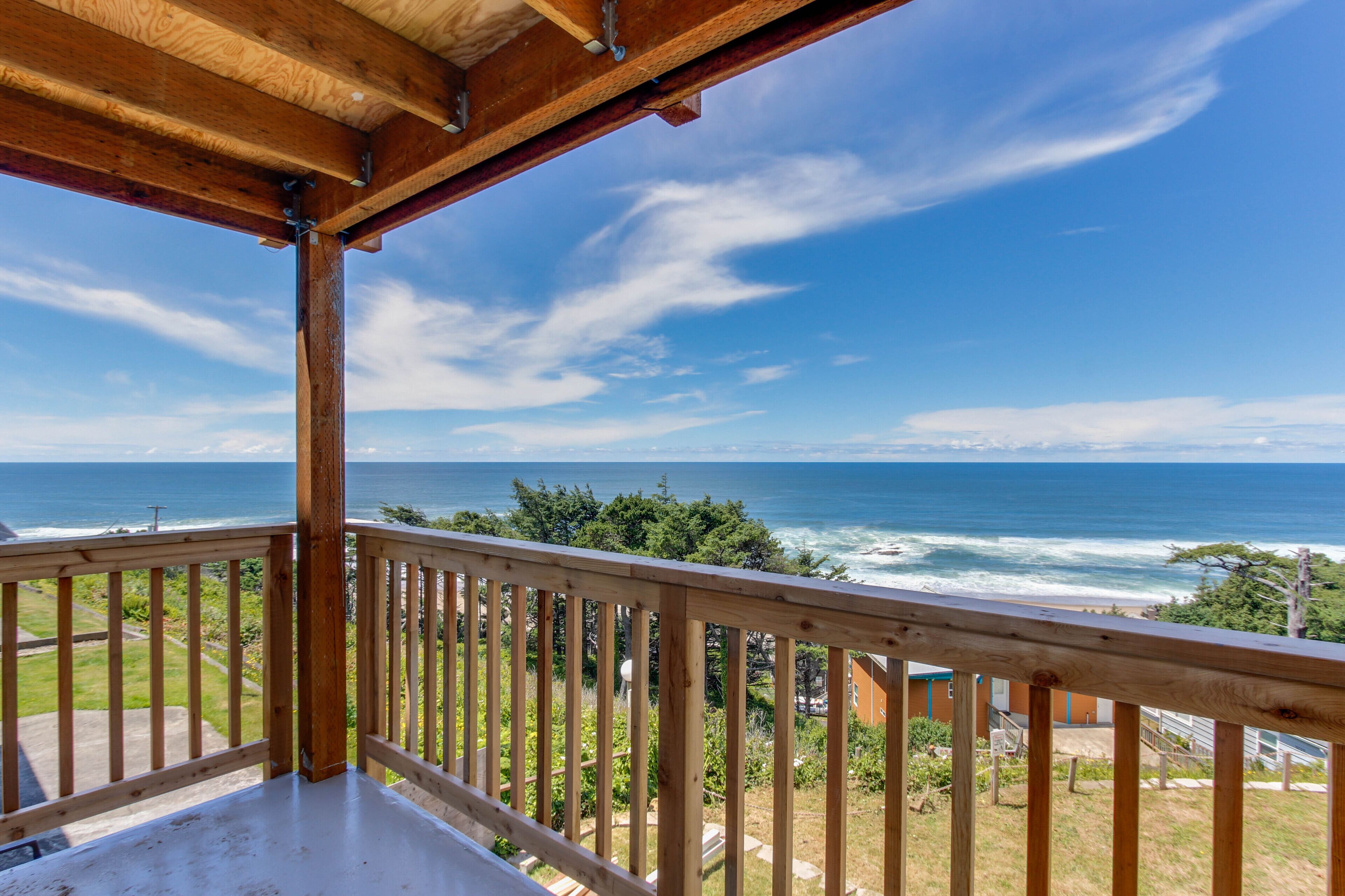 Luxurious & Spacious, Renovated Condo with Gorgeous Ocean Views - Dogs OK