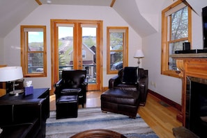 TV, fireplace, video games, offices - Horseshoe House, Close to shuttle, Pitchfork. (Mt. Crested Butte)