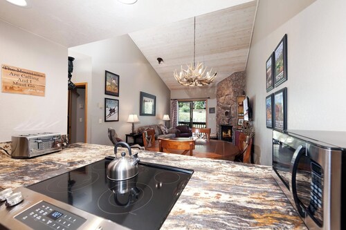 Neu eingerichtete Wohnung - beheizter Pool - Free Ski Shuttle - 4. Nacht gratis