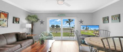 TV, lettore DVD, tavolo da ping pong, libri