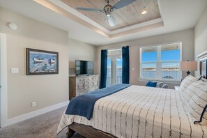 6 bedrooms, desk, free WiFi, bed sheets