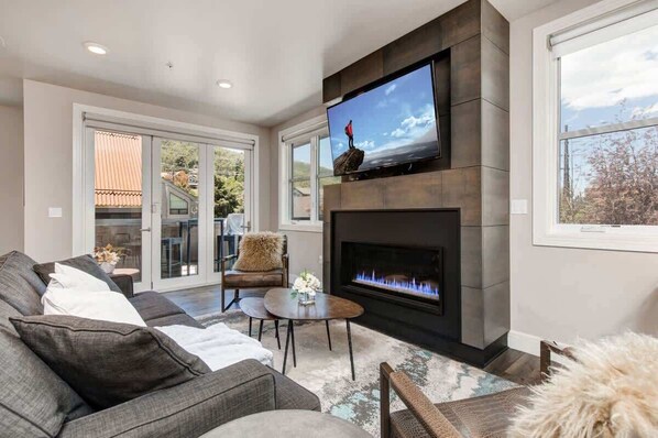 TV, fireplace, offices