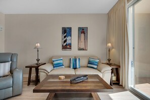 Smart TV, DVD player - Gulf Views-Short Walk 2 Beach-Resort Amenities (Miramar Beach)