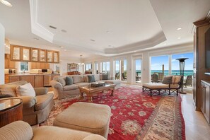 Televisión, reproductor de DVD y oficina