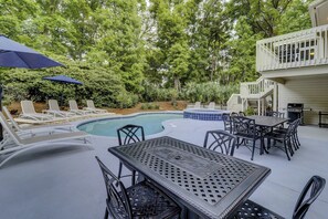 Outdoor dining - 3rd Row Ocean - Beautiful Five Bedroom Palmetto Dunes Home w/ a Private Pool! (Hilton Head Island)