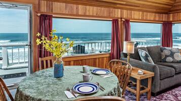 Smart TV, fireplace, DVD player, table football