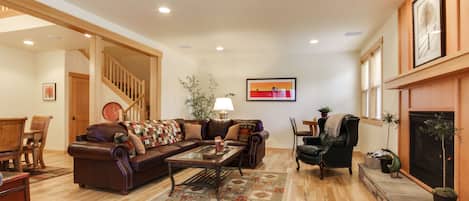 Tv, pejs, dvd-afspiller, stereoanlæg