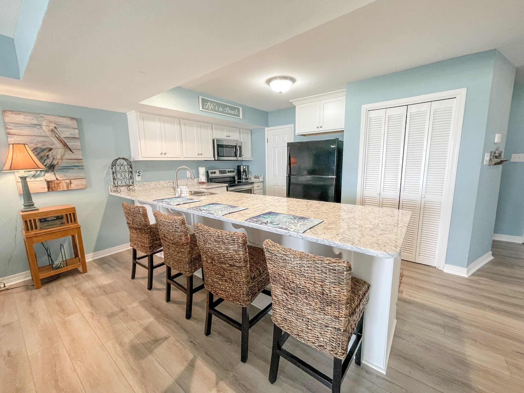 Refrigerador, microondas, horno y parrilla de estufa 