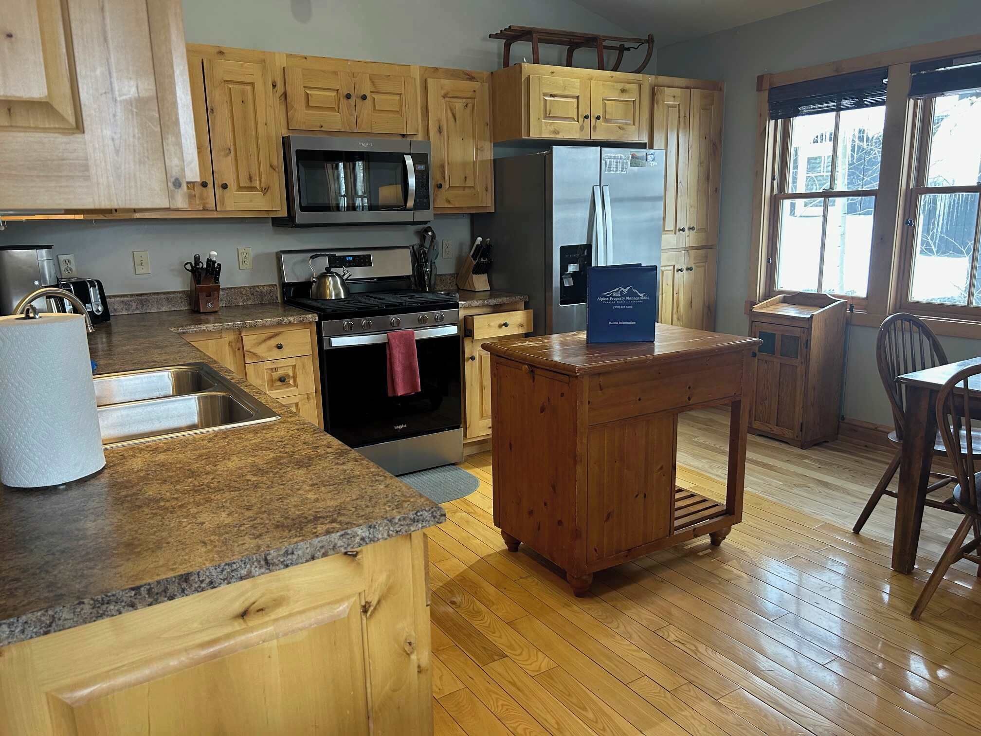 Coffee/tea maker, fridge, microwave, oven