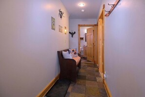 2 bedrooms, iron/ironing board, travel cot, WiFi - The Grand Escape - Great Duplex on Elk. Hot tub (Crested Butte)