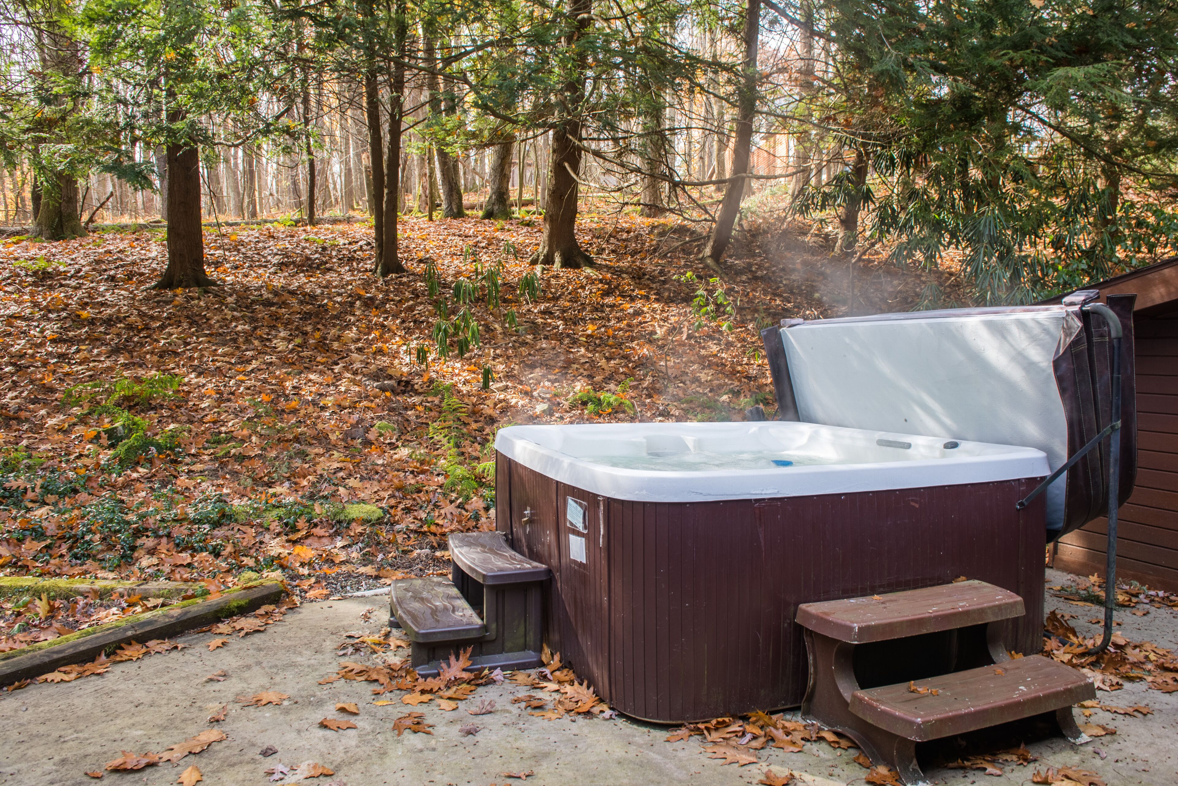 Cozy Split Lakefront Home with Private Hot Tub & Pool Table - Close to Slopes