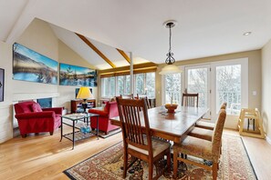 Interior - Bridges Resort Condo with Pools, Hot Tub, Gym, Tennis - Near Ski Slopes (Warren)