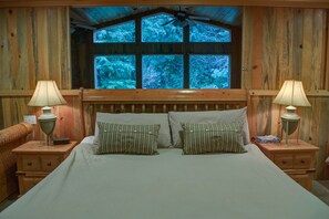 3 Schlafzimmer, Schreibtisch, Bügeleisen/Bügelbrett, kostenloses WLAN