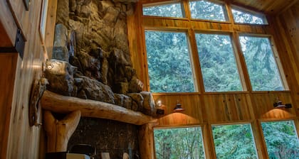 Eagle Falls Lodge-Hot tub- Massive Stone Fireplace, camina hacia el río ZigZag