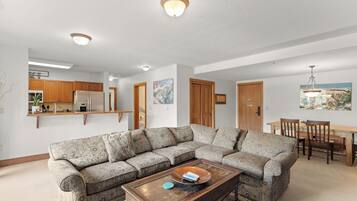 TV, lareira, DVD player