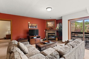 TV, fireplace, DVD player - Condo w/ Mountain and Ski Slope Views, Close to Base Area & River Run Village (Keystone)
