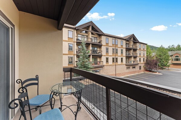 Property grounds - Condo w/ Mountain and Ski Slope Views, Close to Base Area & River Run Village (Keystone)