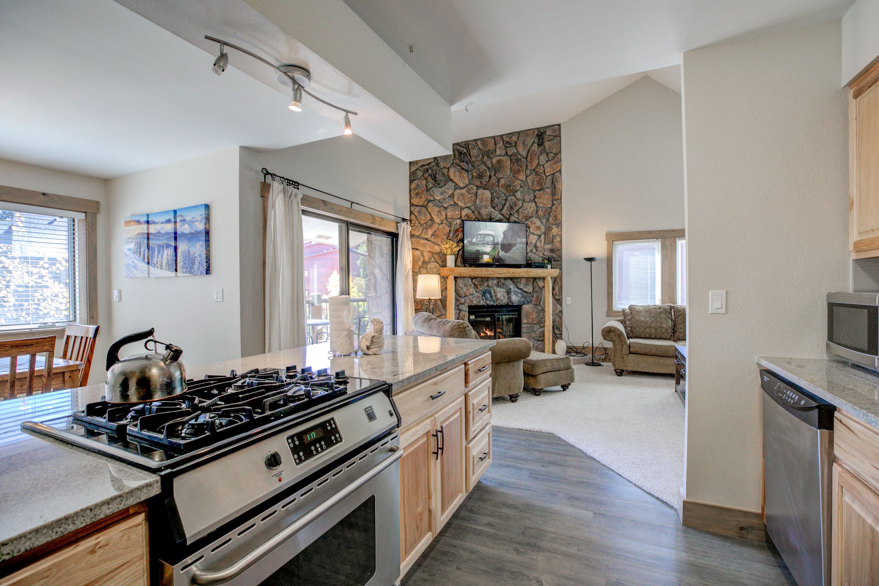 Fridge, microwave, stovetop, dishwasher