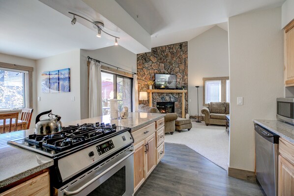 Fridge, microwave, stovetop, dishwasher