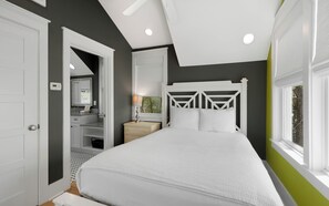 5 bedrooms, iron/ironing board, WiFi, bed sheets