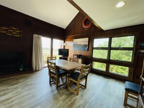 Dining - Will's Hideaway Quiet, Secluded and Pet Friendly! (Hatteras)