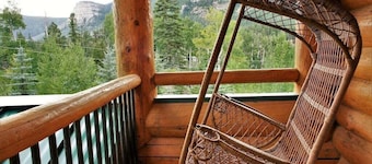 Lodge with Private Hot Tub, Pond, 2 Miles to Ski Resort