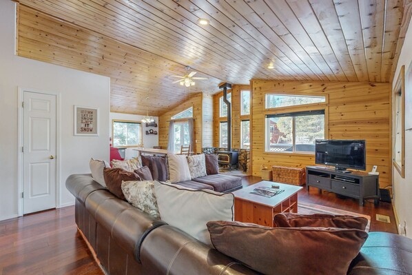 TV, fireplace, DVD player, ping pong