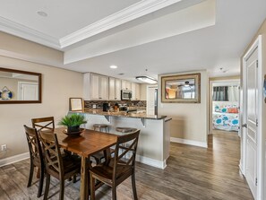 Dining Table w. Seating for 6 - Bay View Villas 107 | Waterfront, Community Pool (Tybee Island)