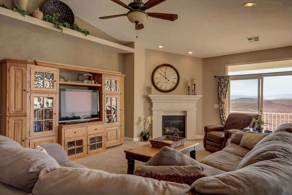 TV - Las Palmas Resort #2117 | All-Inclusive Amenities (Saint George)