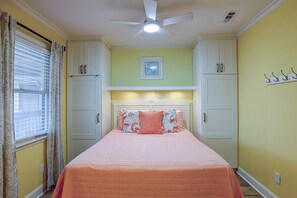 1 habitación, tabla de planchar con plancha, wifi gratis y ropa de cama