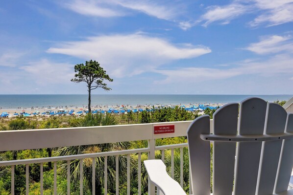 Property grounds - 313 Breakers- 3rd Floor Oceanfront & Fully Renovated (Hilton Head Island)