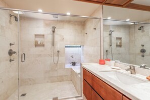 Hair dryer, towels - Gorgeous Top-Floor Mauna Lani Terrace Condo - Walk to Beach! (Kamuela)