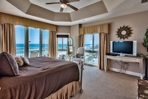 3 slaapkamers, een strijkplank/strijkijzer, gratis wifi, beddengoed