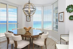 Dining - Modern beachfront condo w/ expansive private balcony in Destin! 💙 (Destin)