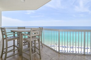 Outdoor dining - Modern beachfront condo w/ expansive private balcony in Destin! 💙 (Destin)