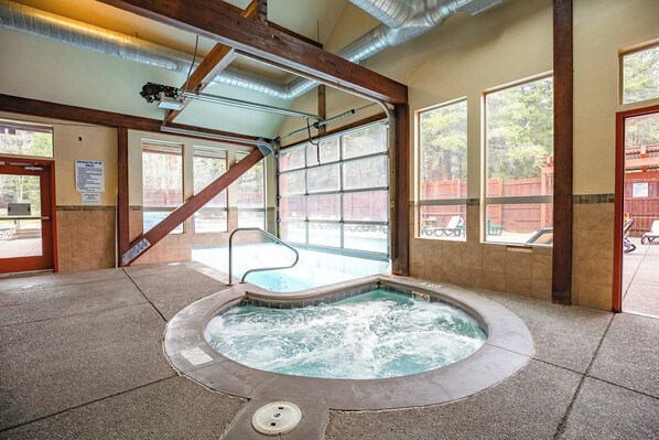 A hot tub area with a view of a wooden deck and a covered patio. - Elk Ridge Trail Townhome: Hot Tub, Spacious, Cool Location (Breckenridge)