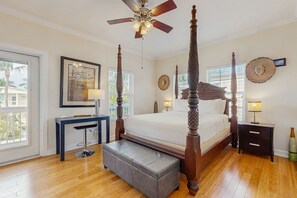 3 bedrooms, iron/ironing board, free Internet, bed sheets