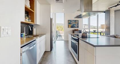 Newly Finished Nob Hill Condo w/ Great Walkability and Central Location