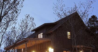 West of West - Beautiful home located only 8 miles from West Yellowstone!