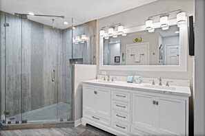 Bathtub, hair dryer, towels - 2212 SeaCrest - 2nd Floor, 3 bedroom, Oceanviews and more.  Beautiful!!! (Hilton Head Island)