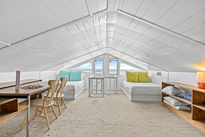 6 bedrooms, iron/ironing board, free WiFi, bed sheets