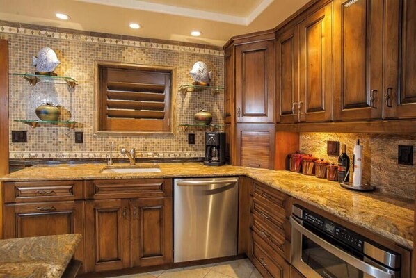 Coffee/tea maker, fridge, microwave, oven