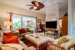 Smart TV, books, stereo, offices