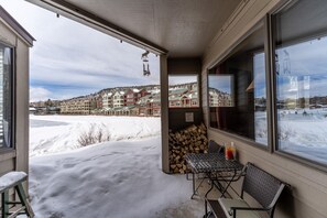 Outdoor dining - Lakeside Village Condo w/ Great Panoramic Lake Views, Steps from Activities (Keystone)