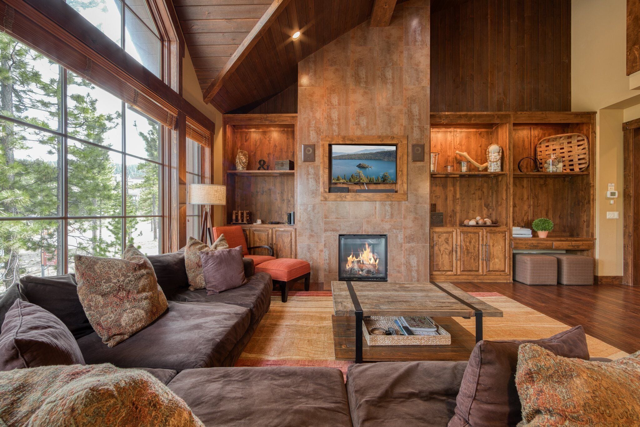 تلفزيون، مدفأة، ستيريو